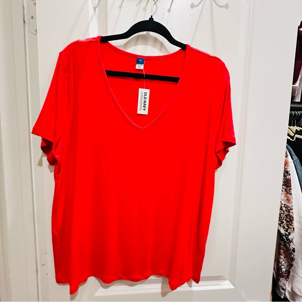 Old Navy Red V-Neck Tee (NWT) – Size XL